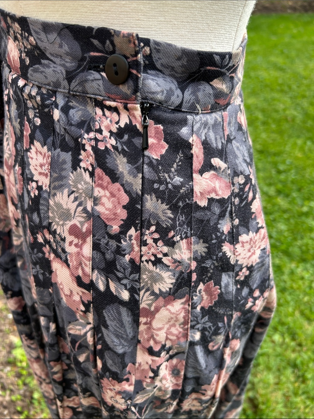 Vintage Laura Ashley Floral Midi Skirt Made in Great Britain Size 10/26” waist - Picture 8 of 9